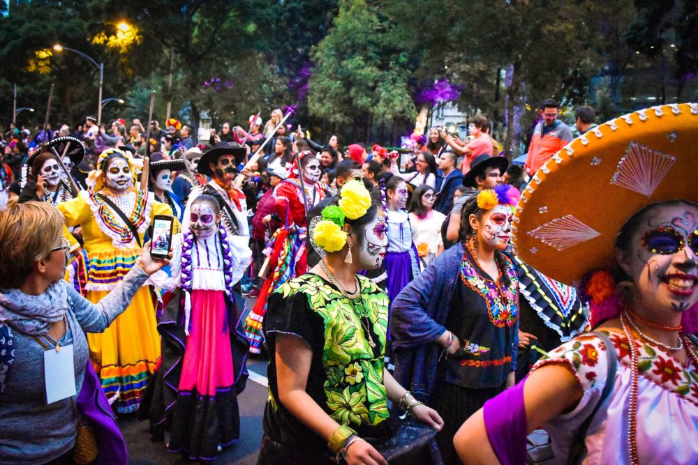 Inees-Tan-Desfile_de_la_mega_procesioen_de_las_catrinas_13-1000x667 - 5 planes para celebrar el Día de Muertos en la CDMX 