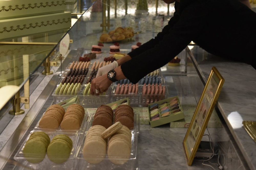 Laduree-boutique-1000x663 - Visitamos Ladurée, la casa de repostería francesa que abrió en México