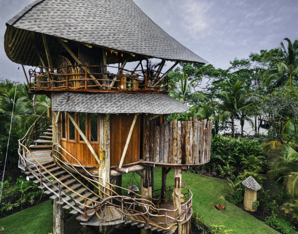 Nayara-bocas-del-Toro-Panama-with-Liv-Law-DJI_0350-by-Brice-Ferre-Studio-1000x785 - Duerme en las casas de árbol más lujosas de Panamá