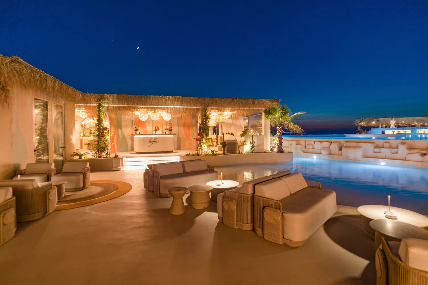 TAL-beefbar-andronis-arcadia-santorini-FAMANDRONIS0923-808b1e02d0444ff8abadb7307aad387e - Este magnífico resort de Santorini es uno de los mejores hoteles de Grecia