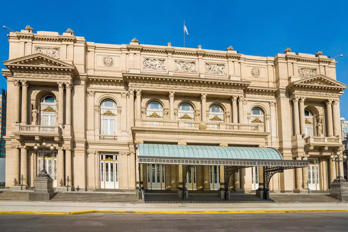 TAL-colon-theatre-TODOBUENOSAIRES0823-0150ec5228bd400ea7096d073d351a2d-1200x800 - Las 25 mejores cosas para hacer en Buenos Aires, según los locales