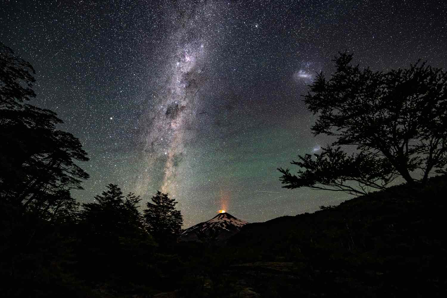 ¿Por qué le llaman a Chile «capital mundial de la astronomía»? Los sitios para alojarse con las mejores vistas de sus cielos estrellados.