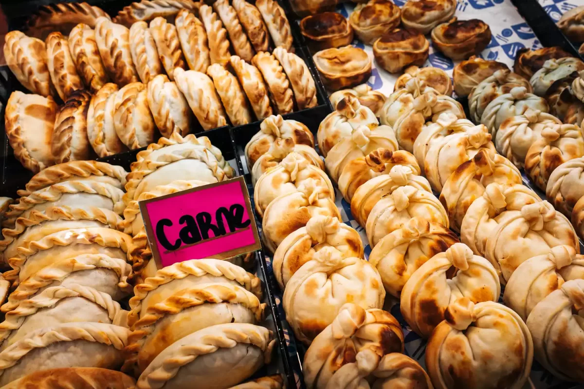 TAL-empanada-TODOBUENOSAIRES0823-1e7b168defdb4dd18c87046417dbd65b-1200x801 - Las 25 mejores cosas para hacer en Buenos Aires, según los locales