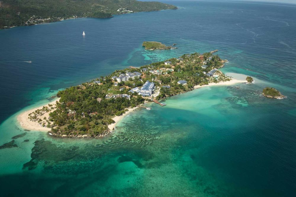 Este lujoso resort todo incluido acaba de abrir en una isla caribeña poco conocida, con precios inferiores a $500 la noche
