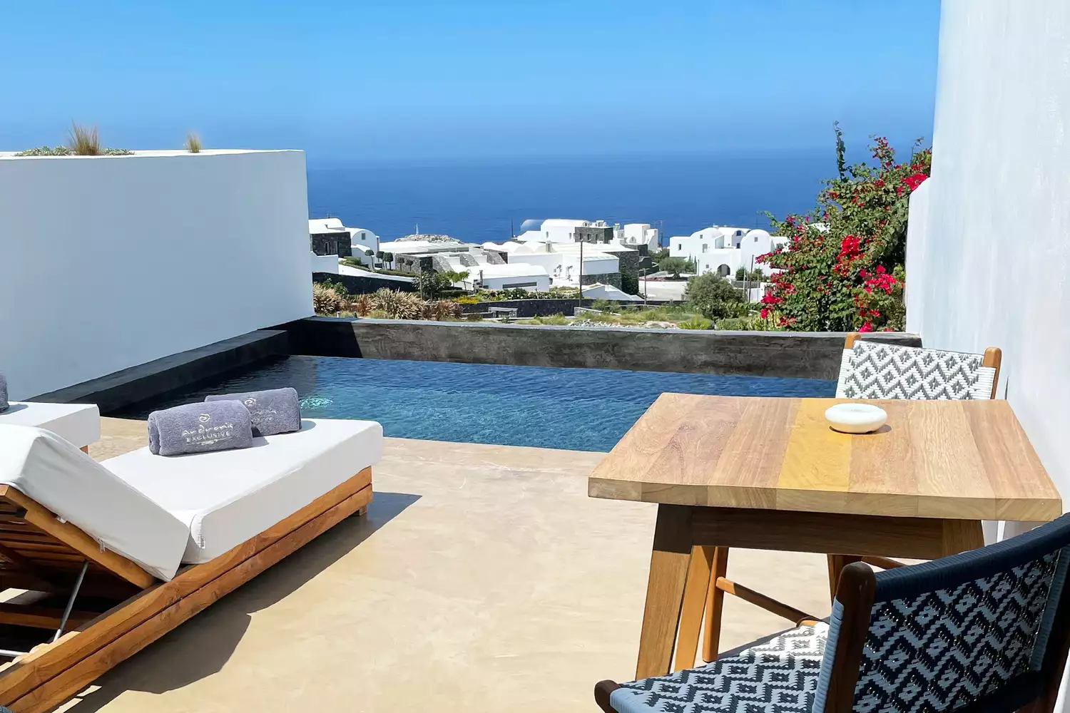 TAL-suite-plunge-pool-andronis-arcadia-santorini-FAMANDRONIS0923-ba73f375a41c49b88ae34a066069e3c3 - Este magnífico resort de Santorini es uno de los mejores hoteles de Grecia