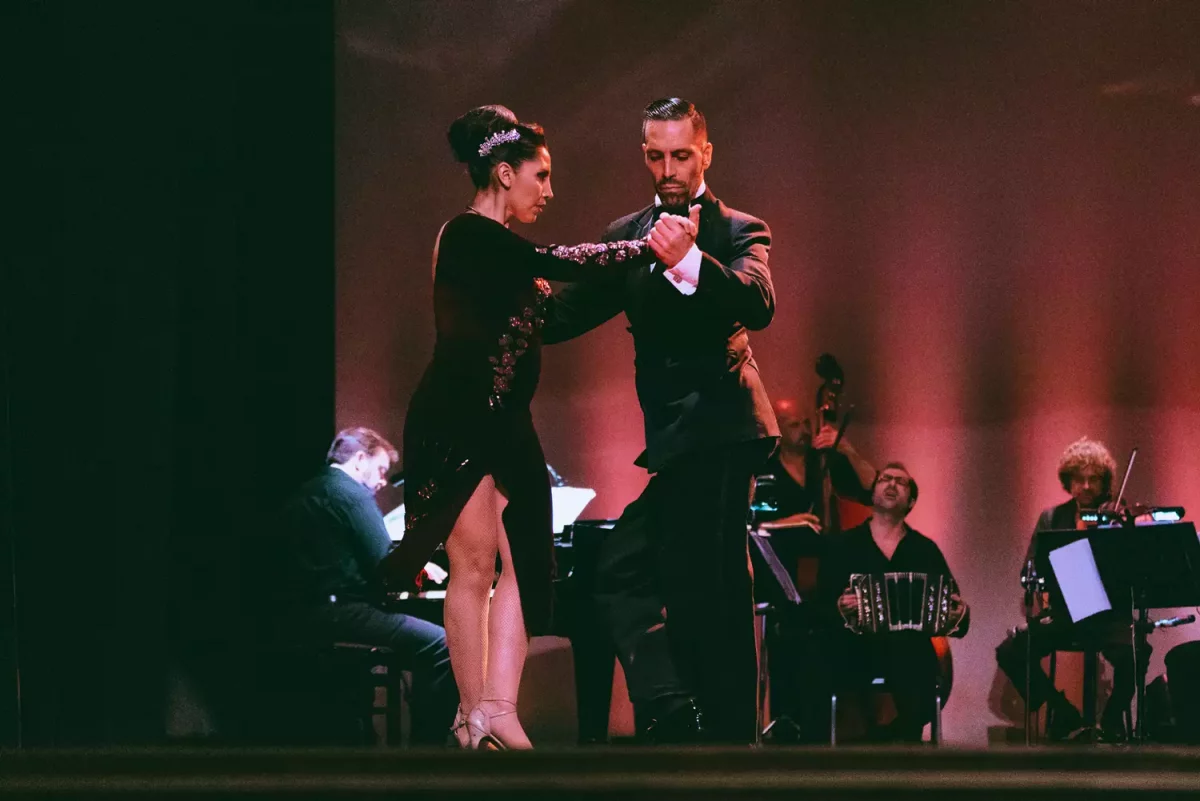 TAL-tango-TODOBUENOSAIRES0823-eae76c5ff06c4a6bb5ab90fb83e2591e-1200x801 - Las 25 mejores cosas para hacer en Buenos Aires, según los locales