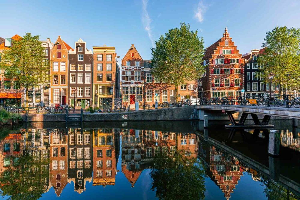 Ámsterdam implementará el mayor impuesto turístico de Europa: lo que debes saber