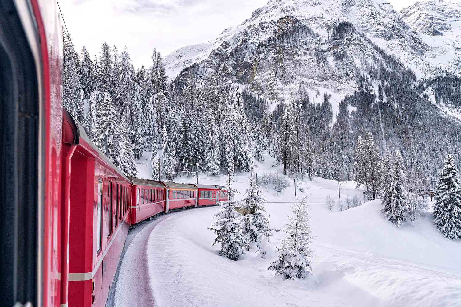 Un viaje en tren por la vía férrea más alta de Europa, el favorito de Instagram