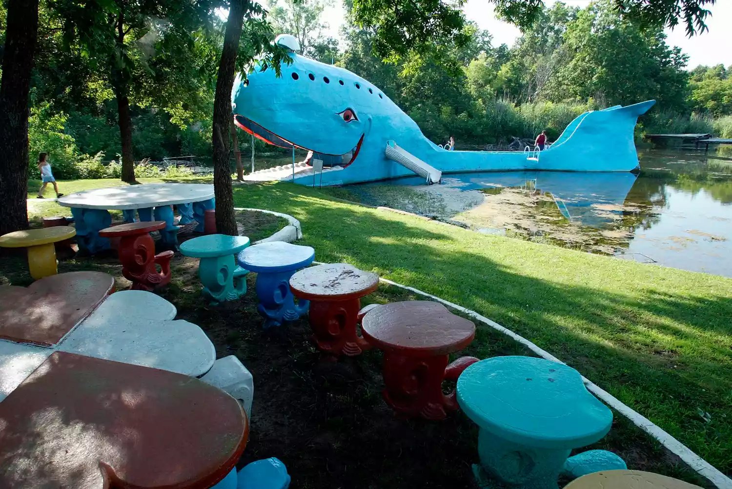 blue-whale-catoosa-oklahoma-ROUTESIXTYSIX0720-82e5d227fa1e4893a7fcb77cccef216b - 16 lugares de la Ruta 66 que merecen una parada en tu próximo ‘road trip’