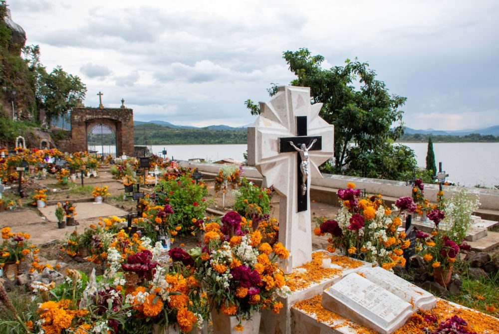 janitzio-dia-de-muertos-1000x670 - 5 destinos para celebrar el Día de Muertos en México 