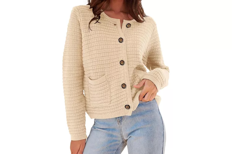 prettygarden-cardigan-sweater-7ec86dbdfa5e4c86b28f7211ac35f3ed - Soy una viajera frecuente y estas son las 14 prendas perfectas para el avión que debo usar para ascender a primera clase: desde $282 MXN/15 euros