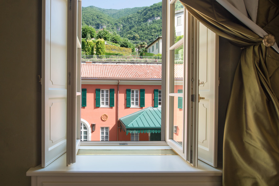 04-Room-in-the-Villa-bedroom-view - Así es el Mejor Hotel del Mundo ubicado en una localidad de mil 700 habitantes 