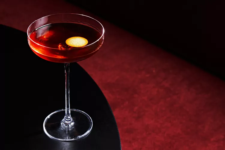 TAL-baha-mar-manhattan-cocktail-BAHAMARCULINRY1123-6975bdb63c0242c986c29bccc3832e13 - El chef Marcus Samuelsson habla de la inspiración detrás de su nuevo restaurante en NY y del futuro de la industria alimentaria