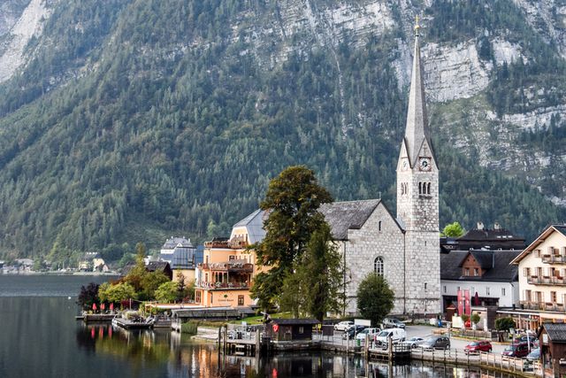 TAL-hallstat-cathedral-HALLSTATAUS1123-be4777350a374934829914db5cef8127 - Hallstatt: posadas encantadoras y vistas impresionantes en Austria