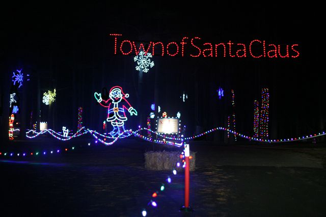 TAL-santa-claus-land-of-lights-SCIND1123-82d5b6b45b3040f4979eeabf4779aaef-1 - Santa Claus, Indiana: ¡toda la festividad en una ciudad!