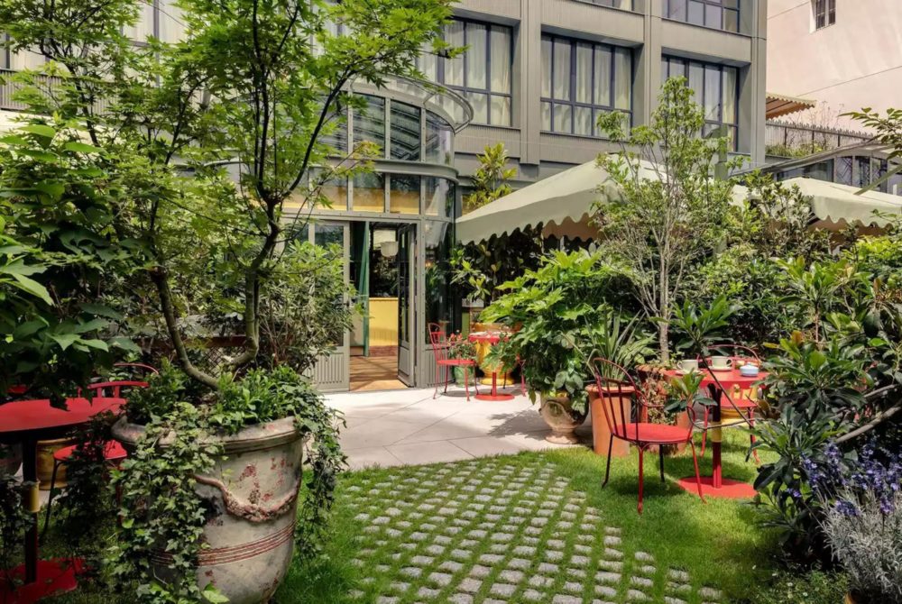 la-fantaisie-garden-1000x670 - Uno de los mejores diseñadores de hoteles del mundo abrió dos impresionantes complejos en París este año