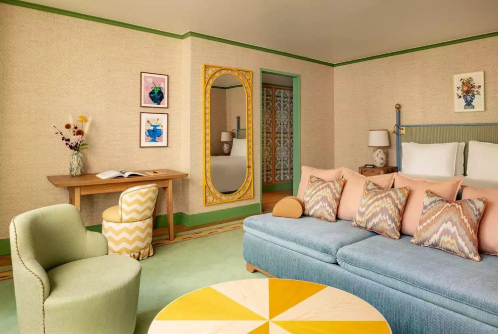 la-fantaisie-junior-suite-1000x670 - Uno de los mejores diseñadores de hoteles del mundo abrió dos impresionantes complejos en París este año