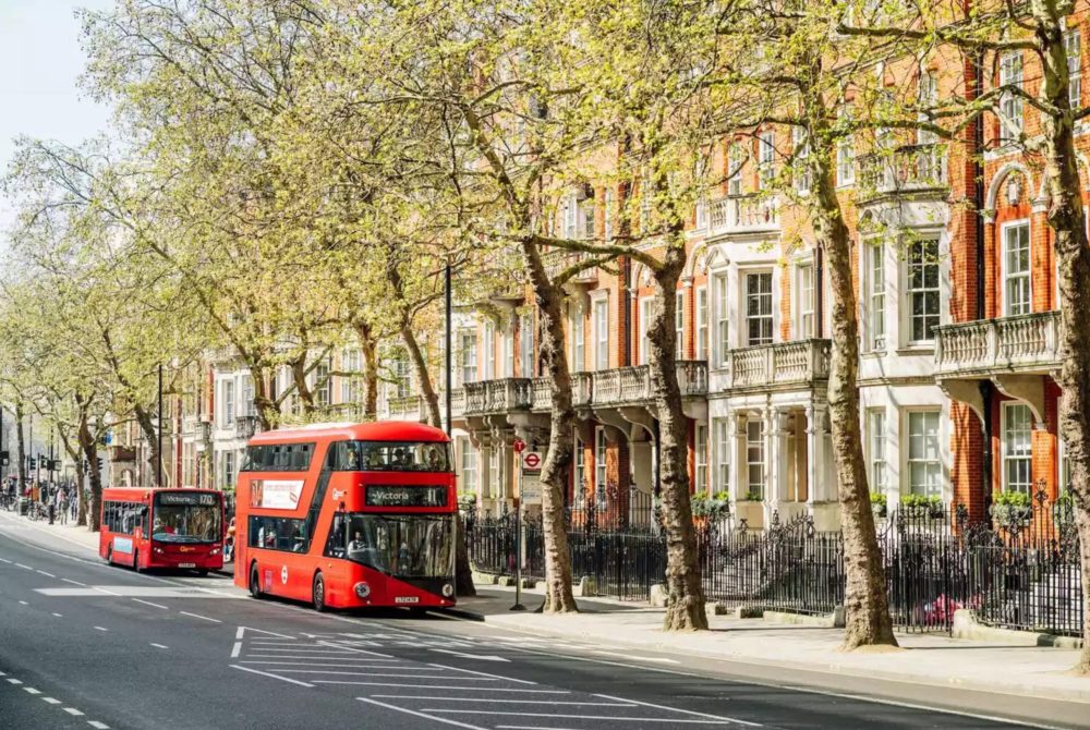 londres-autobuses-1000x670 - Los mejores momentos para visitar Londres, según expertos locales