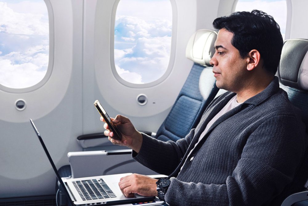 vuelo-pasajero-1000x670 - Entretenimiento a bordo: la propuesta de Aeroméxico que hace tu viaje aún más extraordinario