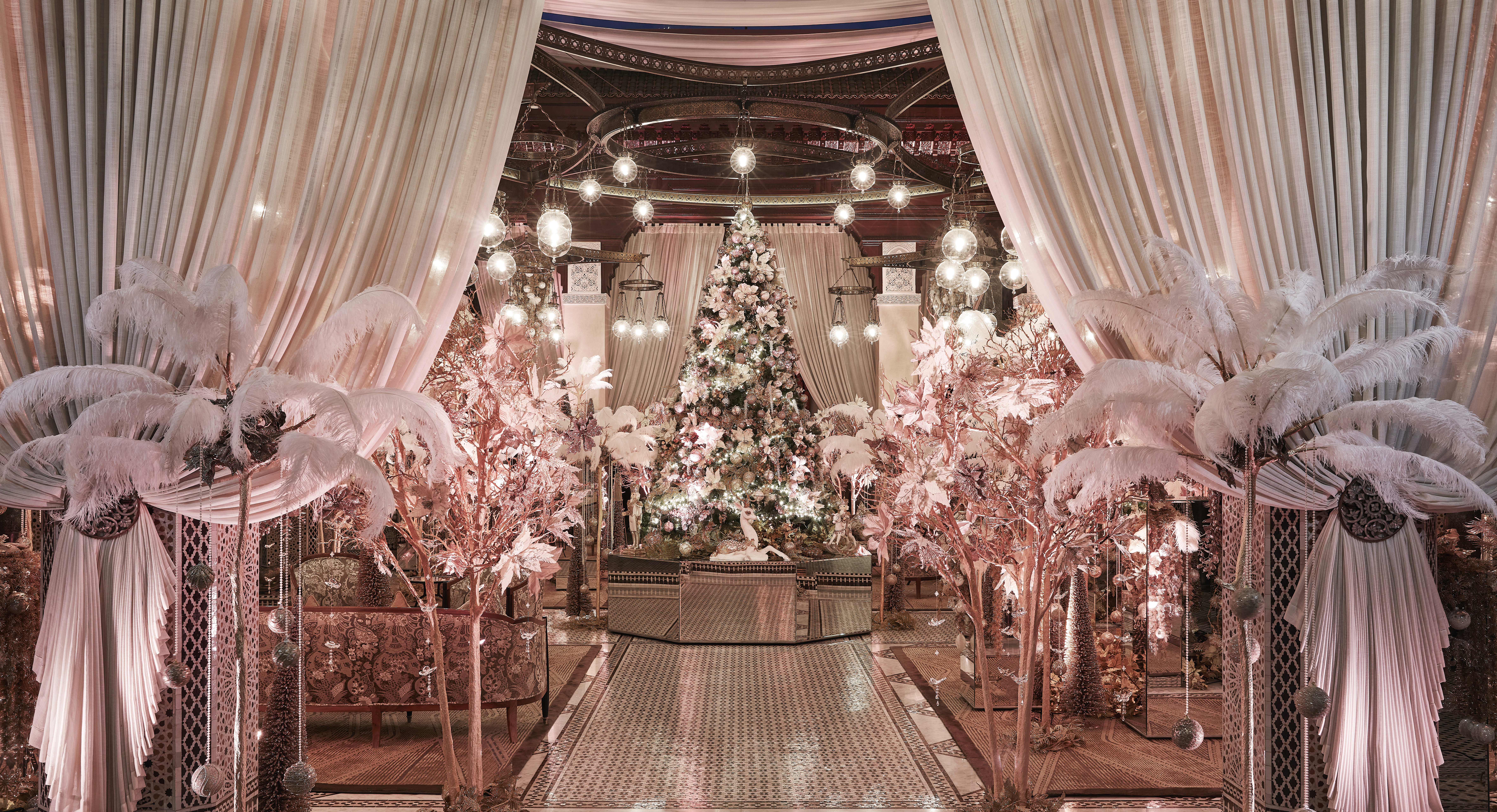 7 árboles de Navidad en hoteles de lujo, increíbles por su diseño y decoración