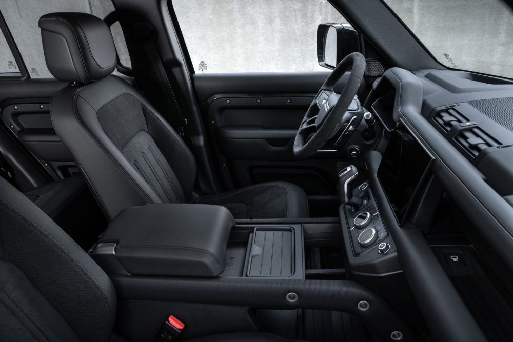 INTERIOR_defense-1000x667 - Defender V8: el vehículo más potente de su categoría para llevarte a todos lados