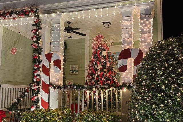 TAL-header-christmastown-usa-mcadenville-north-carolina-NCXMASTOWN1223-794bd2b51625478486dd659342ba7428 - McAdenville se transforma en un fantástico paraíso navideño cada invierno, así es visitarlo