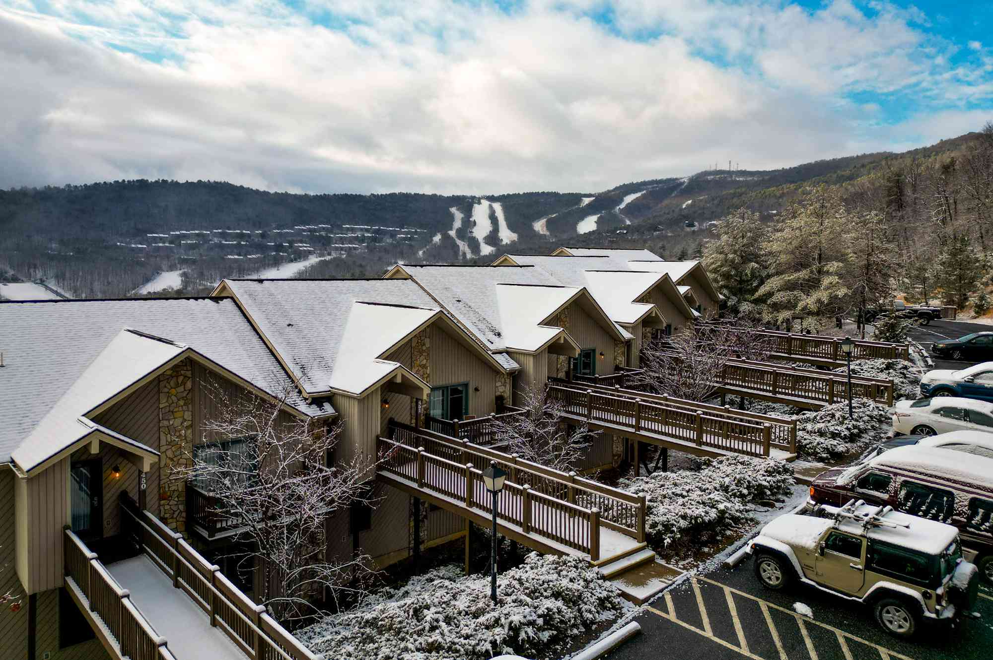 Este destino turístico de Virginia es uno de los mejores lugares para comprar una casa de esquí y está al lado de un Parque Nacional