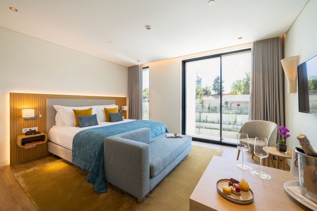 TAL-martinhal-lisbon-oriente-studio-garden-view-FAMLISBON1223-8d5f3bb1228d4e3d8deb3fd4cd87883c - Este hotel familiar en Lisboa cuenta con magníficas habitaciones estilo apartamento y el mejor club infantil que jamás hayamos visto