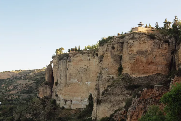 TAL-ronda-cliffs-RONDASP1123-736a72a4507c49df9ff6495b21db20e6 - La "ciudad de los sueños" de España cuenta con impresionantes vistas a la montaña, hermosos hoteles y restaurantes con estrellas Michelin