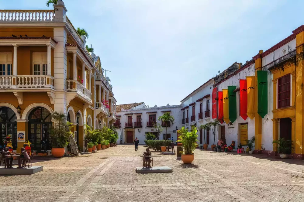 plaza-de-san-pedro-claver-cartagena-colombia-1000x665 - Esta ciudad sudamericana es uno de los mejores lugares para viajar en 2024. Así es visitarla