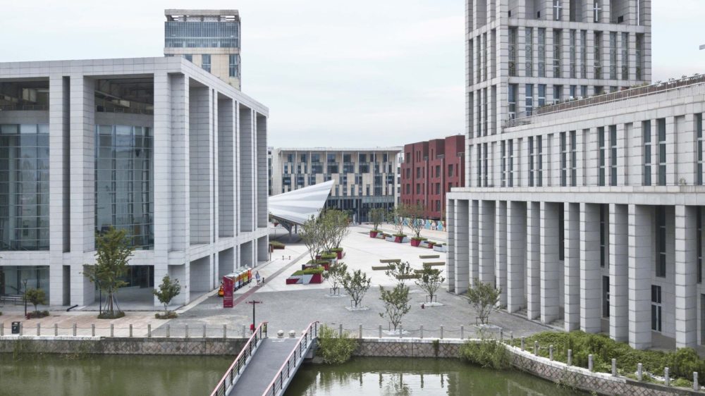 02__Anting_Central_Square_photo_by_Flatmind_安亭中央广场-1000x562 - Este país es experto en clonar ciudades, y estas fotos lo demuestran