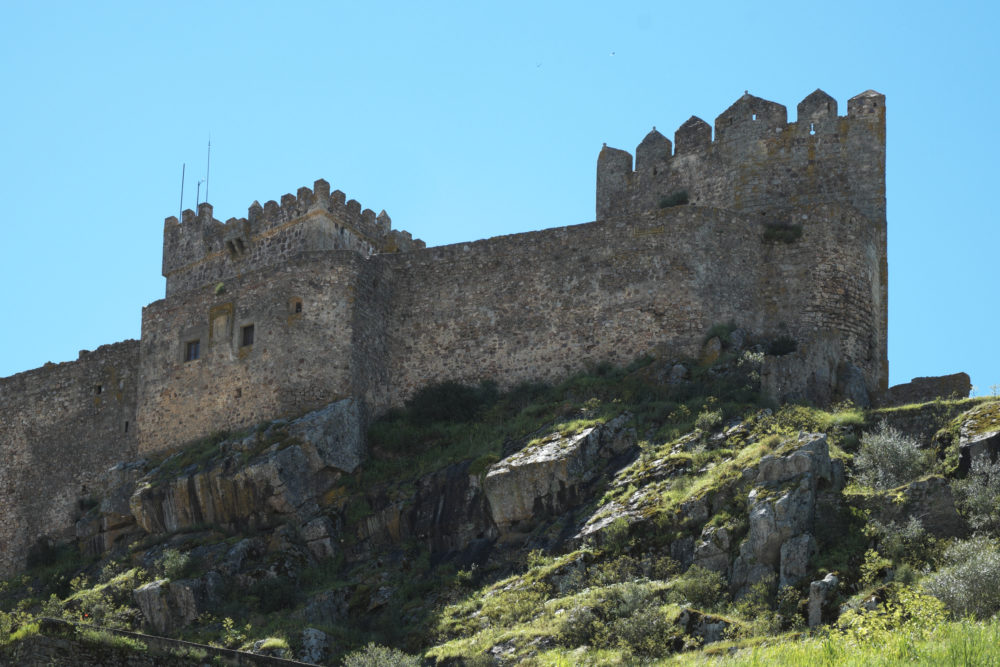 Alburquerque_Castillo_badajoz-espana-vacaciones-1000x667 - Escapadas: el llamativo castillo emplazado en una montaña a menos de una hora de Badajoz