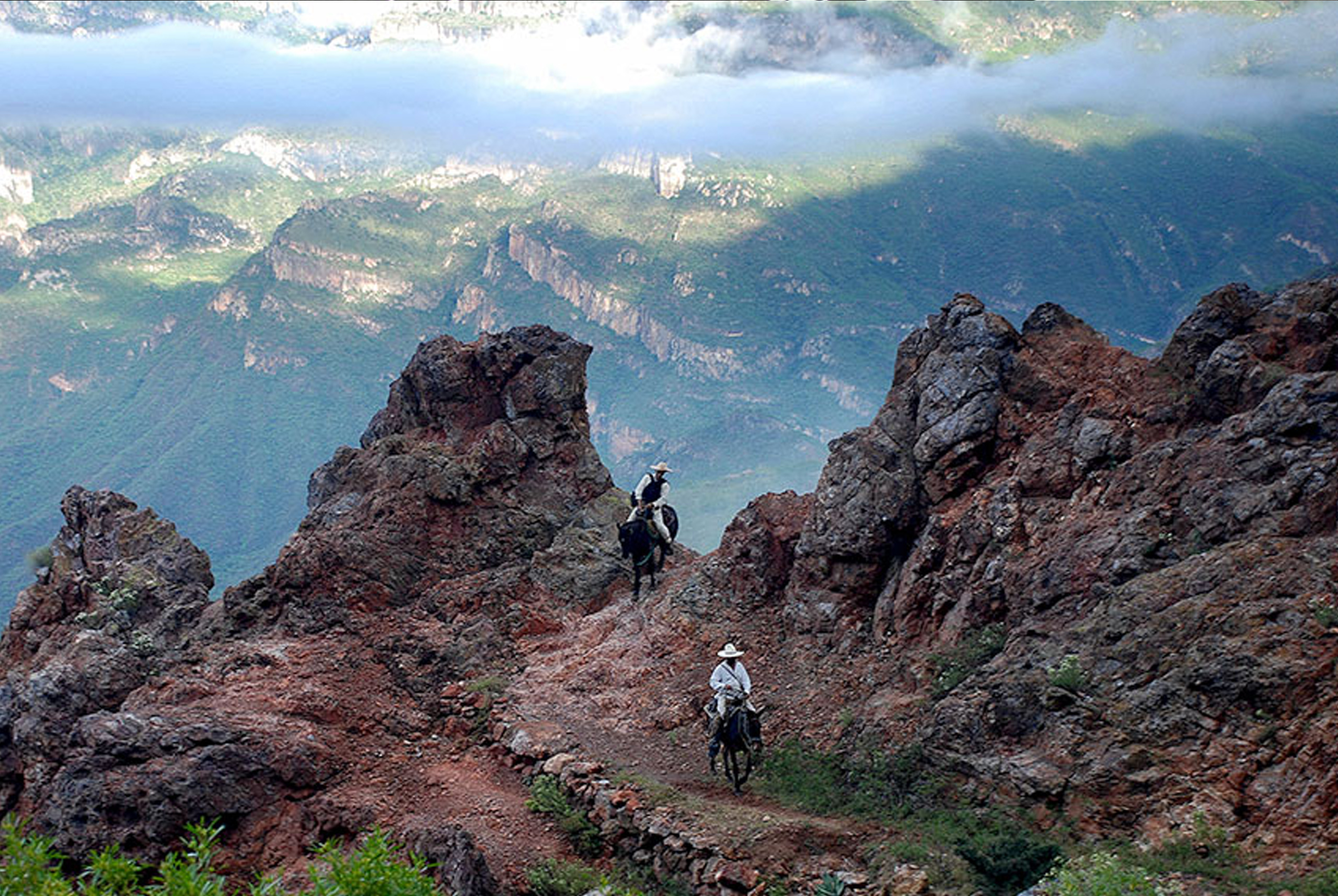 El pequeño y remoto Pueblo Mágico rodeado de alucinantes montañas al que se accede por un sinuoso camino