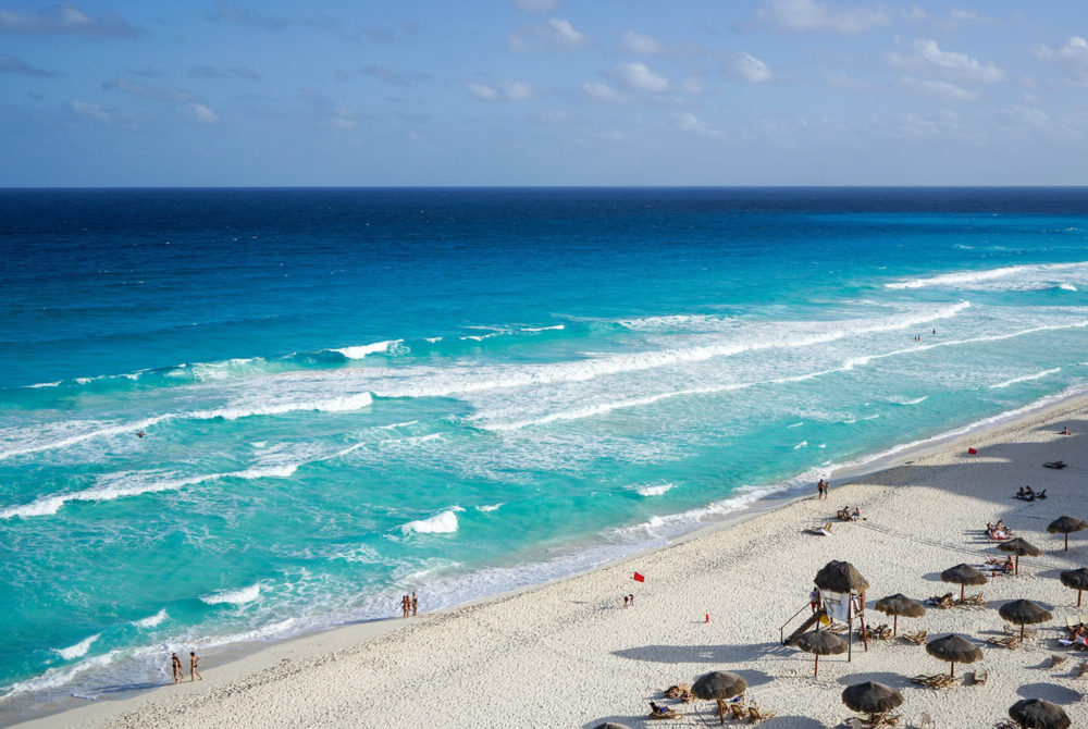 Cancun-Mexico-1000x670 - La playa a solo 20 kilómetros de Cancún en la que puedes ver delfines y hacer surf