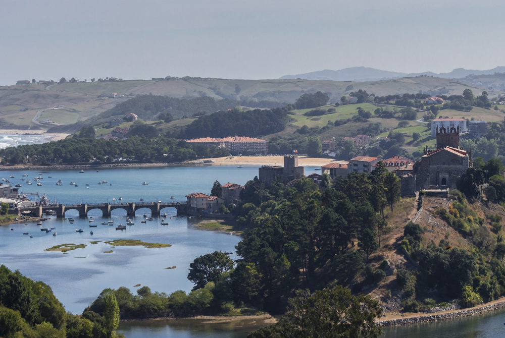 Cantabria-Espana-2-1000x670 - El divino pueblo con menos de 300 habitantes que atrae turistas de toda Europa por un restaurante con 3 estrellas Michelin