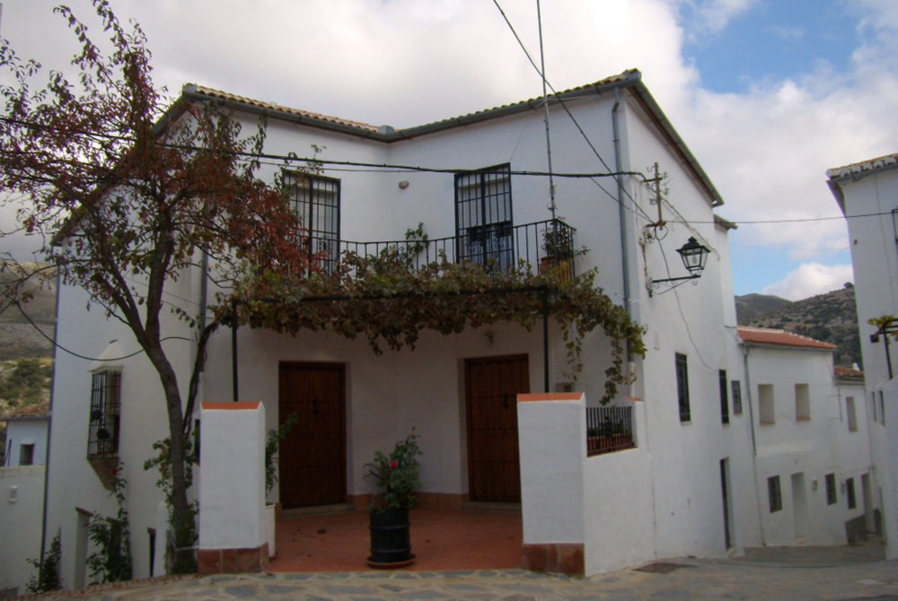 Casa-en-Parauta-Malaga-1000x670 - Los 5 nuevos Pueblos Más Bonitos de España en 2024