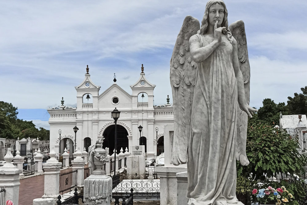 Cementerio-en-Mompox-1000x670 - Top 3 destinos baratos de Colombia para hacer una escapada