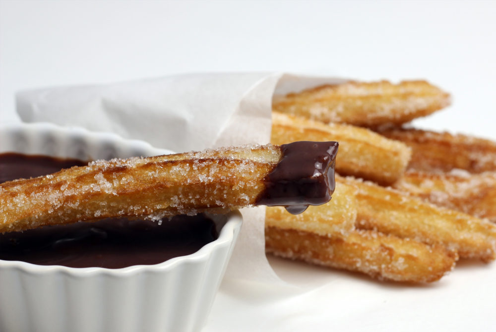 Churro-Con-Chocolate-1000x670 - Invierno en Madrid: 3 lugares para comer los mejores churros con chocolate
