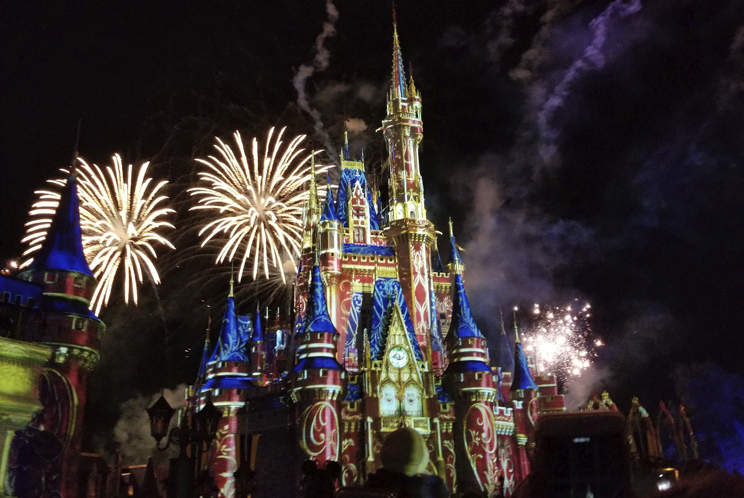 Vacaciones en Disney: cuáles son los parques que tienen show de cierre