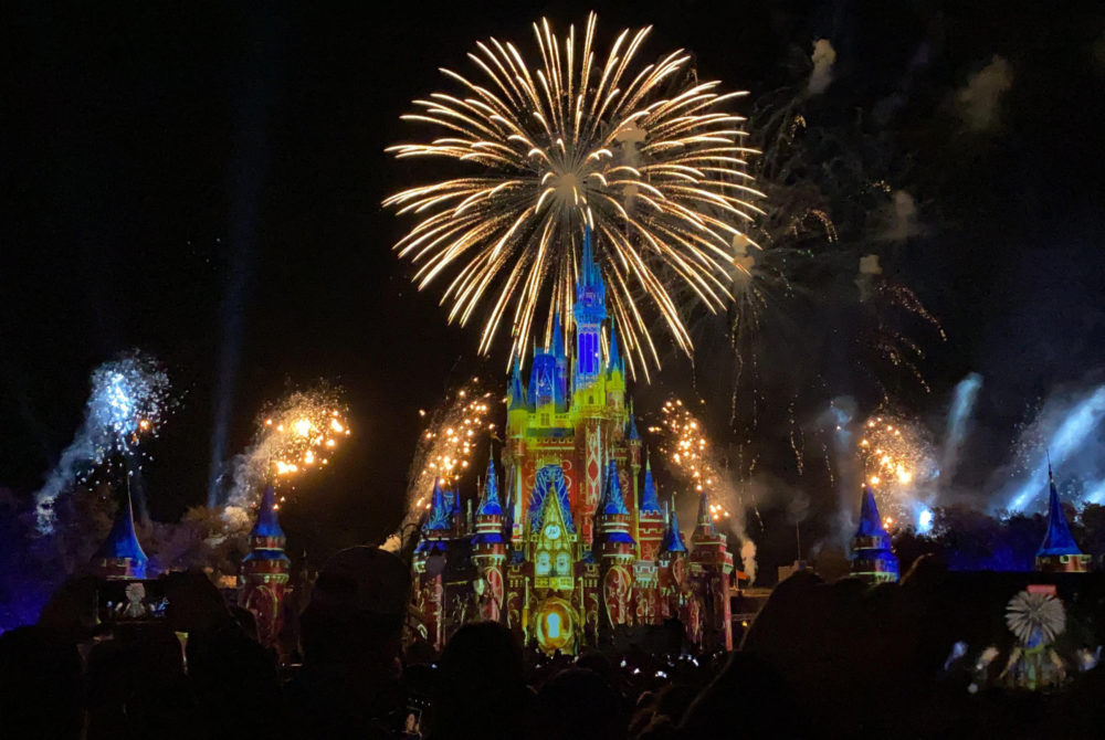 Disney-Magic-Kingdom-1000x670 - Vacaciones en Disney: cuáles son los parques que tienen show de cierre