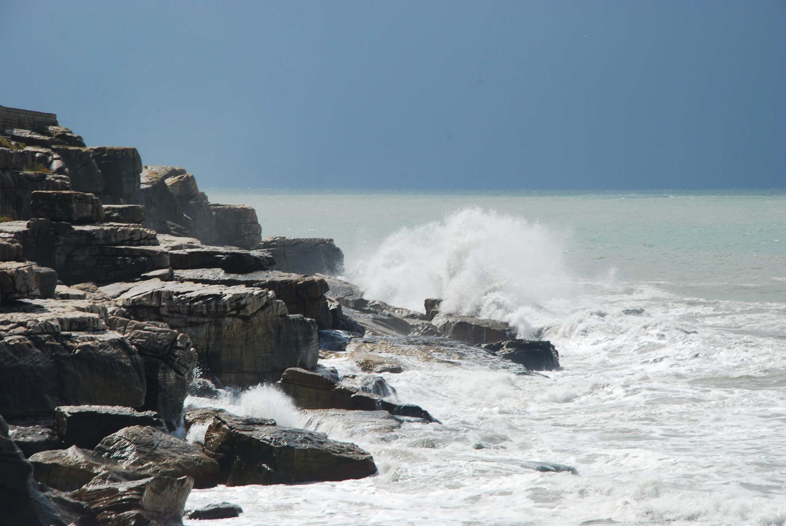 Escollera-Mar-del-PLata-scaled - Mar del Plata, ciudad de tradiciones y nuevos sabores