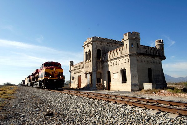 Estacion-ferroviaria-Candela - Pueblos Mágicos: el lugar clave de la revolución mexicana en el que se puede hacer un ritual ancestral de purificación
