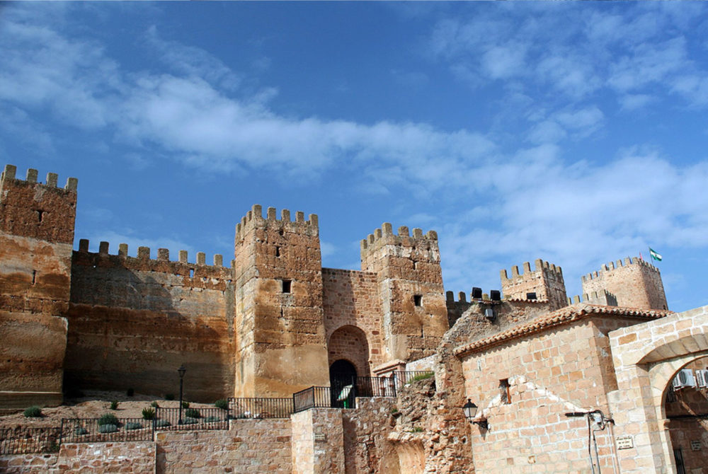 Exterior-Castillo-Burgalimar-1000x670 - El castillo más antiguo de España está a 40 minutos de Jaén y es uno de los más bonitos que verás