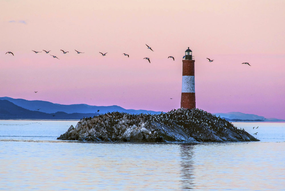 Faro-Fin-del-Mundo-2-1000x670 - 5 lugares inolvidables que debes conocer de la Patagonia argentina