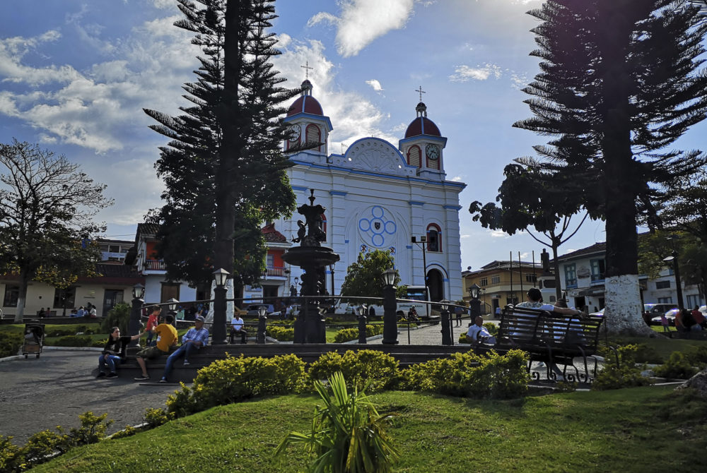 Iglesia-Aguadas-1000x670 - El pueblo colombiano declarado Patrimonio de la Humanidad que es la capital del sombrero y es especial para conocer en pareja