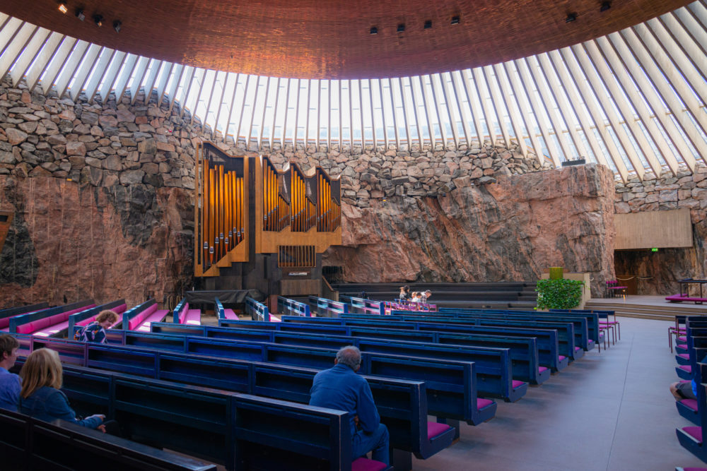 Iglesia-de-la-Roca-helsinki-1000x667 - 6 catedrales inusuales del mundo. Mira las imágenes