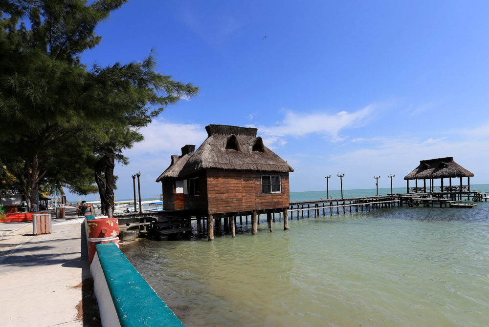 Isla-Aguada-Malecon-1000x670 - La isla de Campeche que fue un refugio de piratas y tiene playas paradisíacas