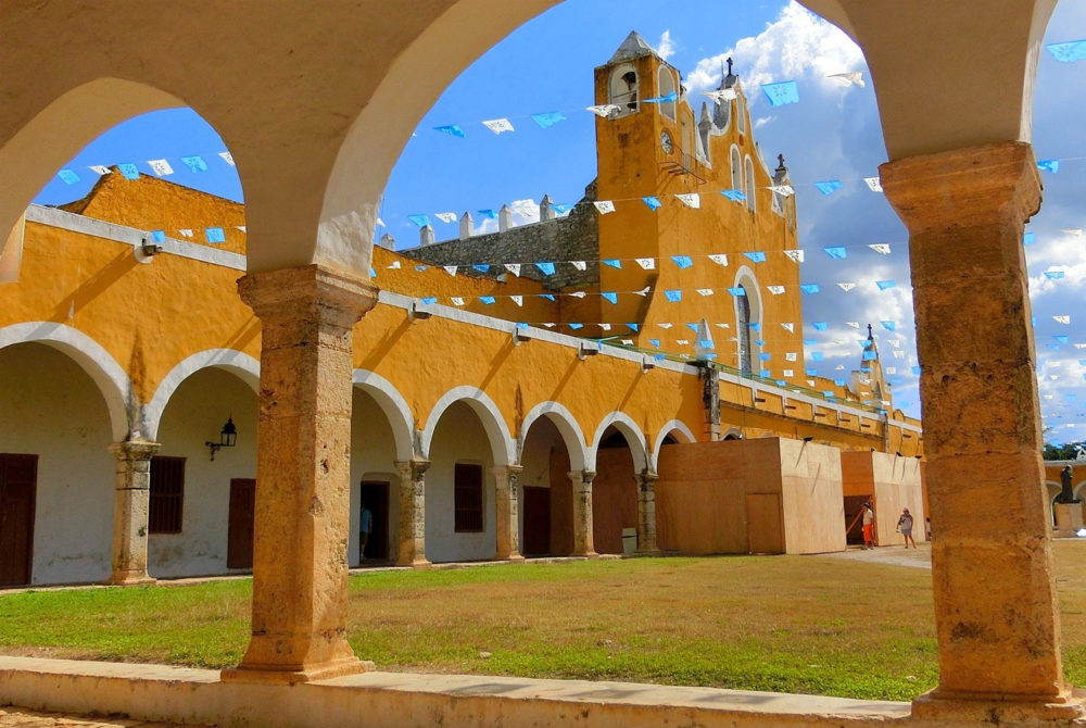 Izamal-Yucatan-1000x670 - Guía de viaje: 3 ciudades coloniales para conocer en Yucatán