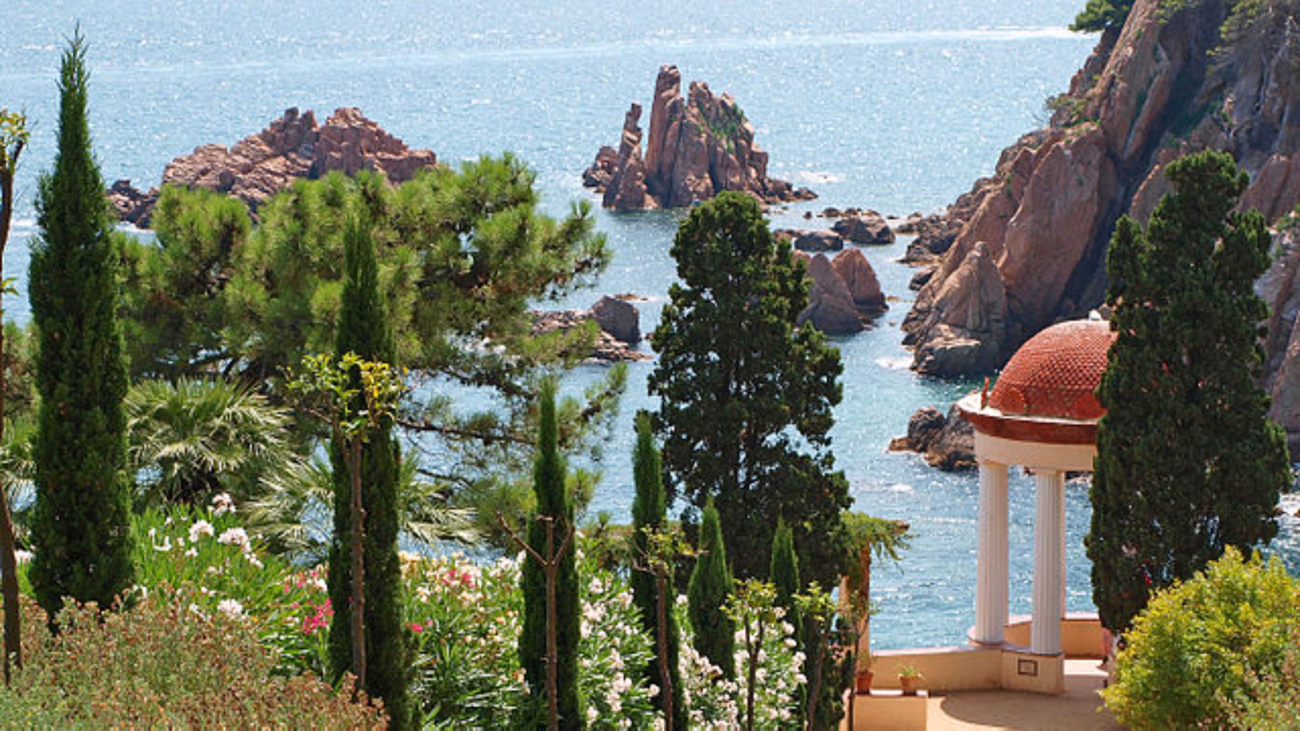 Jardin-Botanico-M-Costa-Brava-scaled - Destinos de lujo: 3 lugares increíbles para visitar en Costa Brava