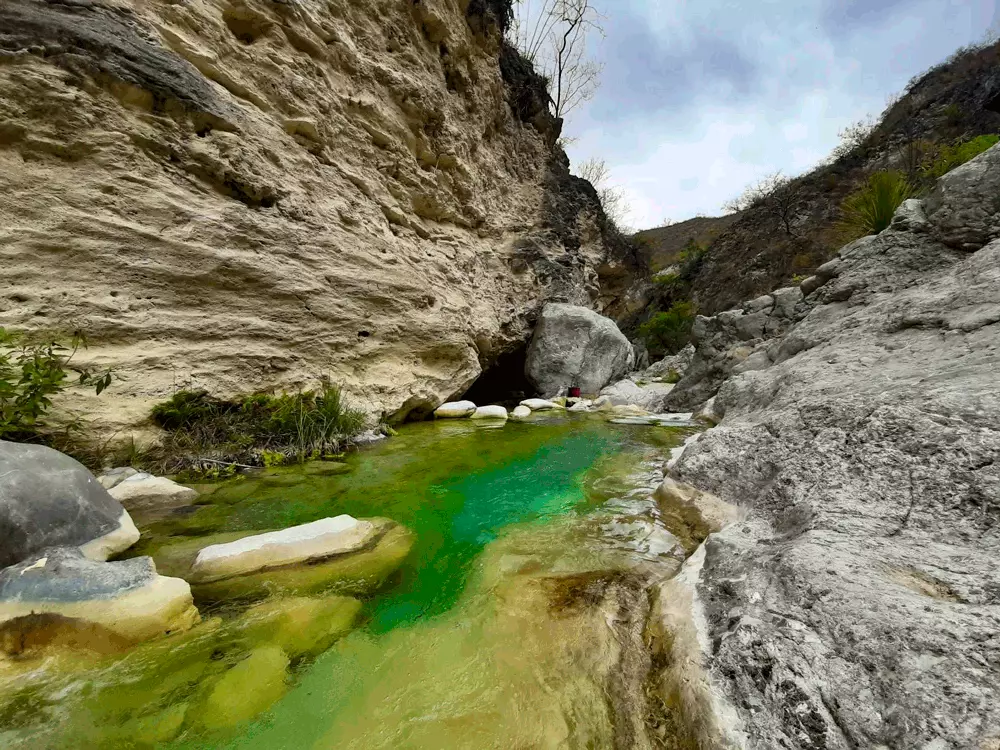 Kinjua-manantial-cdmx-vacaciones-escapada-senderismo-ciclismo-turismo - El impactante manantial a pocas horas de CDMX que es ideal para hacer senderismo y ciclismo de montaña